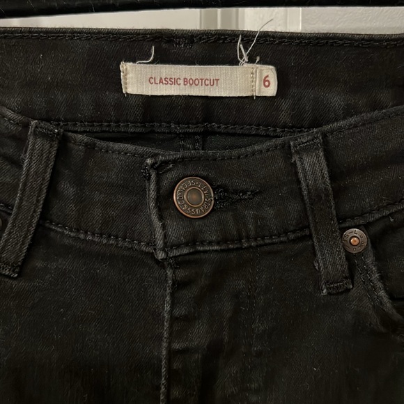 Lightly worn black Levi Strauss & Co Classic Bootcut size 6 jeans - Picture 4 of 15
